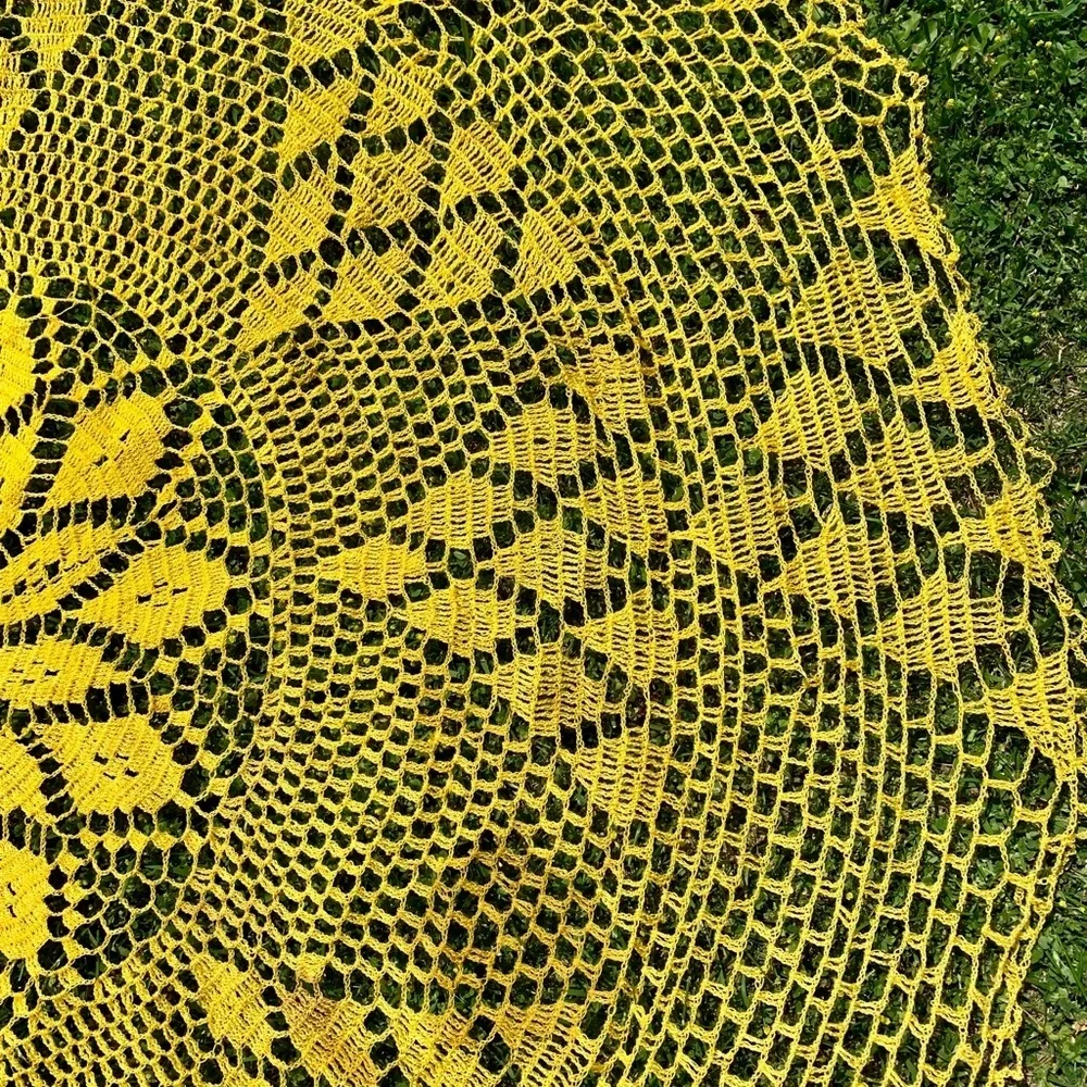 Crochet table cloth